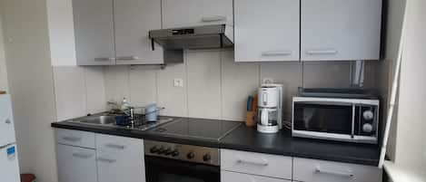 Geladeira, micro-ondas, fogão, cooktop