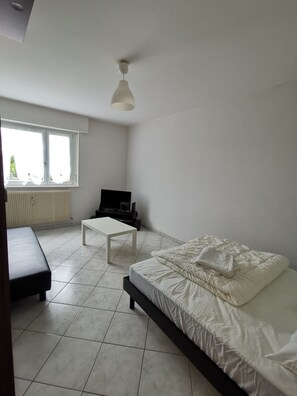 1 chambre, fer et planche Ă repasser, Wi-Fi gratuit, draps fournis