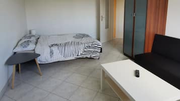 1 chambre, fer et planche Ă repasser, Wi-Fi gratuit, draps fournis