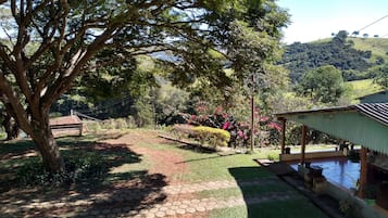 Suíte conforto, 1 cama Queen, vista para o jardim, ao lado da montanha | Vista para a montanha