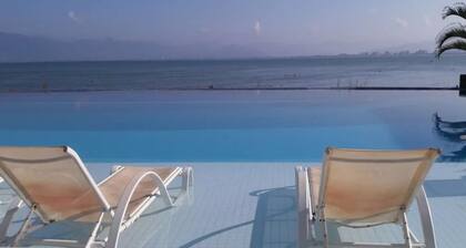 APART FOOT IN THE SAND WITH HEATED POOL - Prainha, Caraguatatuba