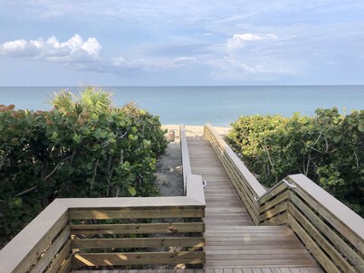 Bob's Beach Condo in Bella Vista by Jupiter beach!