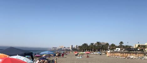 Beach nearby, sun loungers, beach towels
