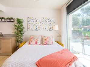 1 bedroom, iron/ironing board, internet, bed sheets