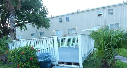 1.3 miles to beach & conveniently located to fishing,restaurants & shopping!