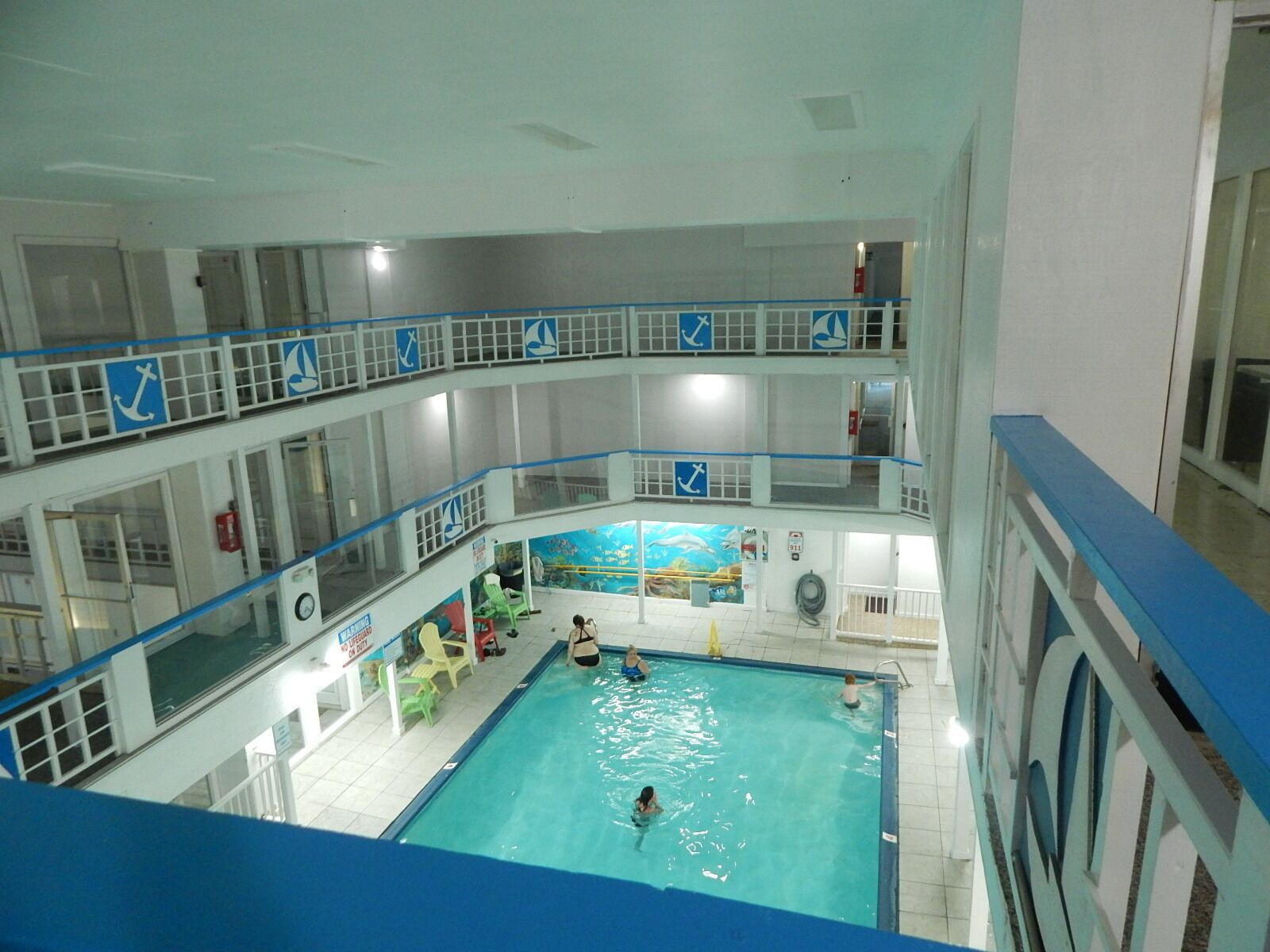 室内游泳池，室外游泳池