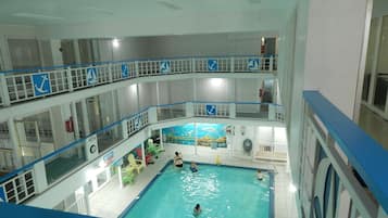 Piscine couverte, piscine extérieure