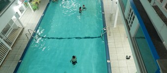 1.3 miles to beach & conveniently located to  fishing,restaurants & shopping!