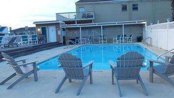 Piscine couverte, piscine extérieure