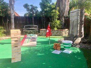 Property grounds - Gilligan's Island Temecula- Top Rated on Google-Tropical Paradise- Spa- MiniGolf (Temecula)