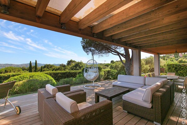 Terrace/patio - Near the beach, villa 8 persons with a pool and air-conditioned bedrooms. (GRIMAUD)