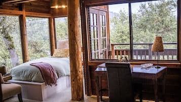 4 makuuhuonetta, työpöytä, silitysrauta/-lauta, ilmainen Wi-Fi