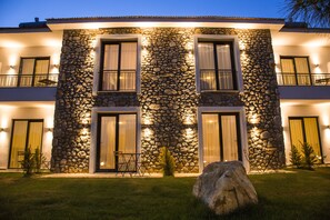 Front of property - evening/night - Casa Elia (Datça)