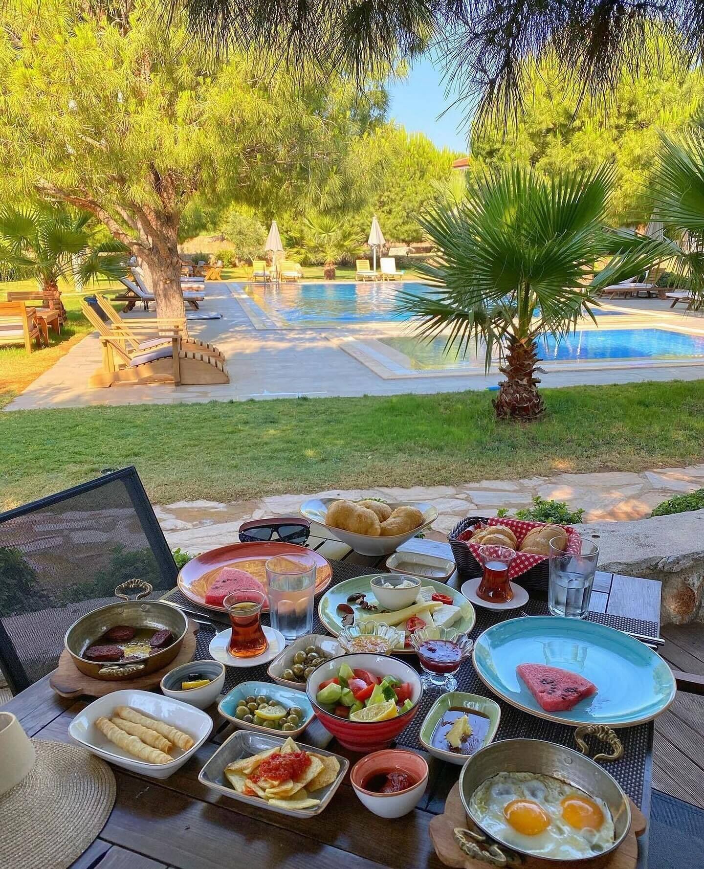Free daily full breakfast