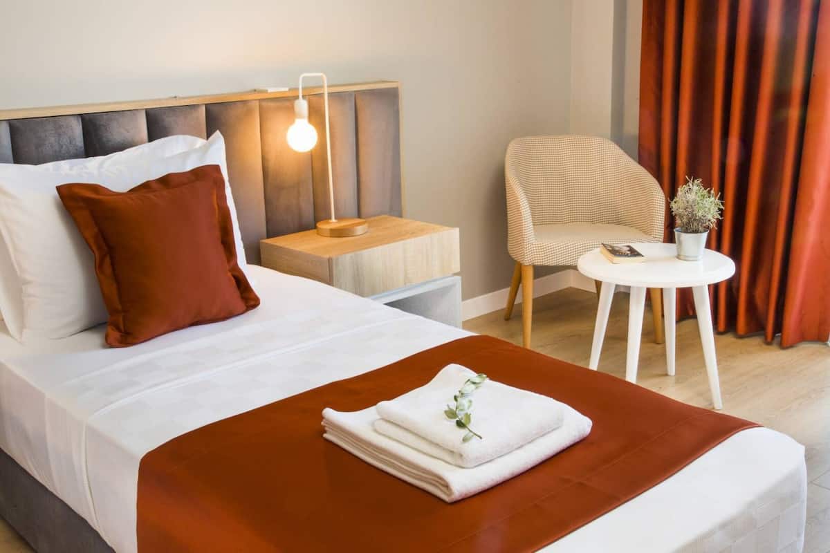 standard twin room, non smoking, pool view | 1 bedroom, minibar, in-room safe, desk