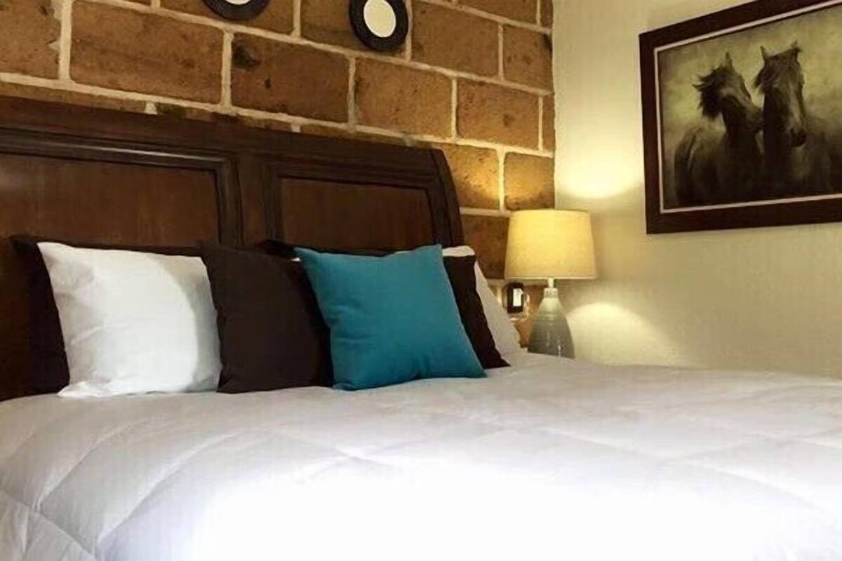 Basic Cabin | Iron/ironing board (on request), bed sheets