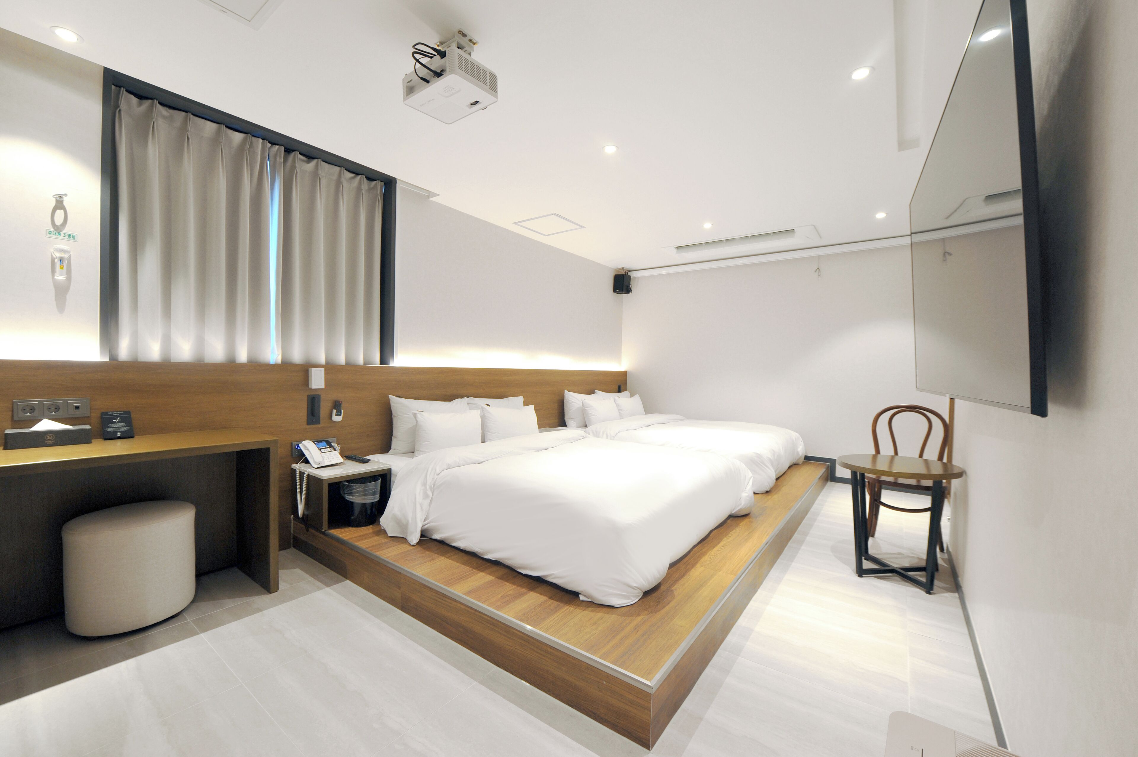 Wi-Fi gratuit, draps fournis