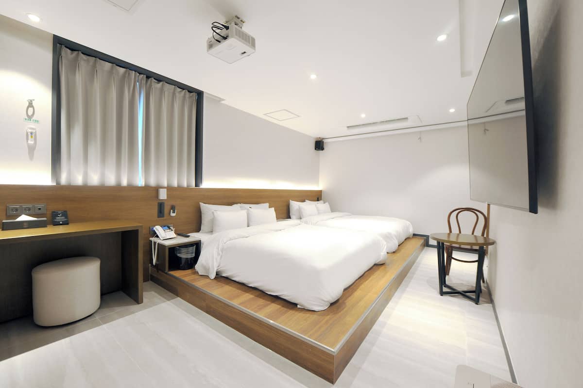 Free WiFi, bed sheets