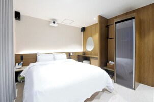 Free WiFi, bed sheets