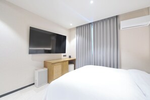 Free WiFi, bed sheets