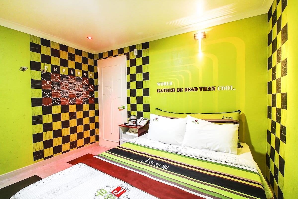 Standard Room | Free WiFi, bed sheets