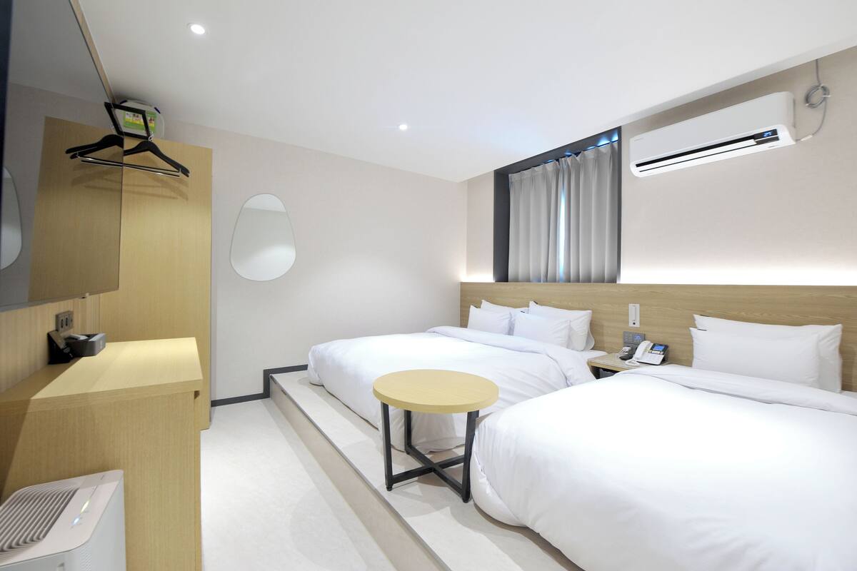Habitación con 2 camas individuales | Wifi gratis y ropa de cama