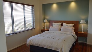 2 bedrooms, bed sheets - Merrimont Downs - Off Mountain Farm Stay (Merrijig)