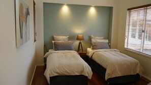 2 عدّة غرف نوم وملاءات أسرّة