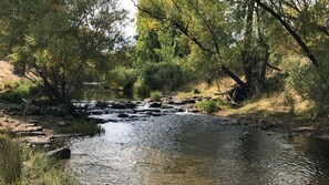 المنطقة المحيطة بالمنشأة