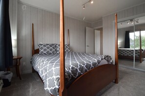 2 bedrooms, desk, iron/ironing board, travel cot - Central 2 Bedroom, Stocked Kitchen (Seattle)