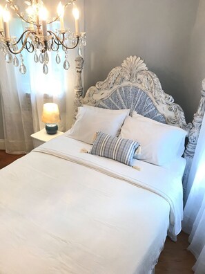 2 bedrooms, hypo-allergenic bedding, iron/ironing board, free WiFi
