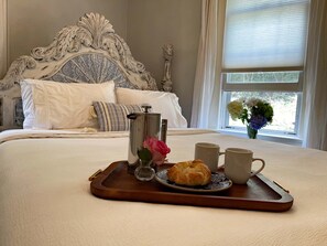 2 Schlafzimmer, Allergikerbettwaren, Bügeleisen/Bügelbrett