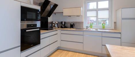 Køleskab, mikrobølgeovn, ovn, opvaskemaskine