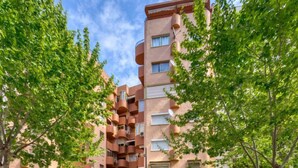 A multi-story residential building with balconies, a storefront with a sign reading "LAVANDA," and a restaurant named "Ristorante Orientale."