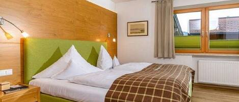 1 bedroom, internet, bed sheets