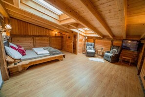 2 bedrooms, Internet, bed sheets, wheelchair access