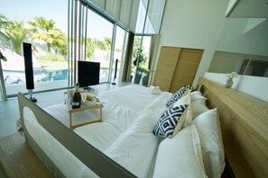 The Summit Private Pool Villa ( Number of bedroom depend of the number of guest booked ) | 高級寢具、羽絨被、特厚豪華床墊、獨特設計