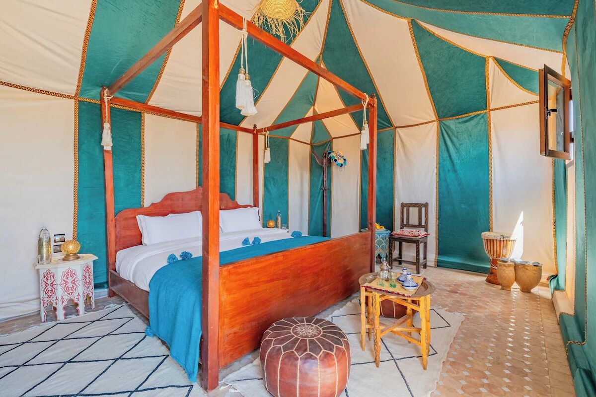 Chambre Confort double, non-fumeur | Lit avec matelas à plateau-coussin, coffre-fort, bureau