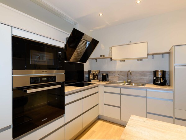 Køleskab, mikrobølgeovn, ovn, opvaskemaskine