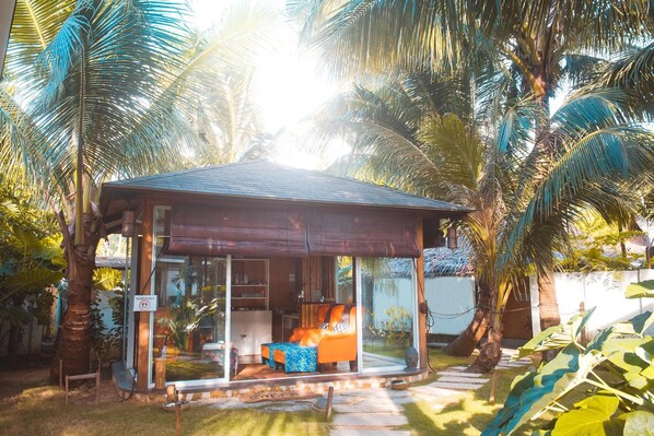 Soins corporels, massages aux pierres chaudes, massages suédois