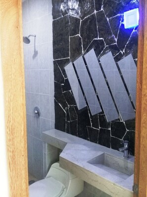 Dutxa, tovalloles, sabó i paper higiènic 