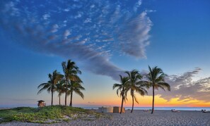Beach nearby, sun-loungers, beach towels