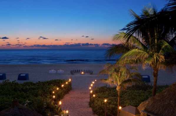 Beach nearby, sun-loungers, beach towels