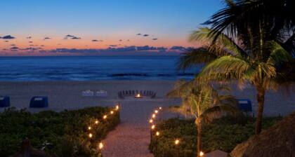 Ganz neu renoviert mit Pool und Stufen zum Strand, Restaurants