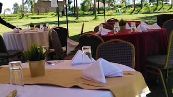 Breakfast, lunch, dinner served; local and international cuisine