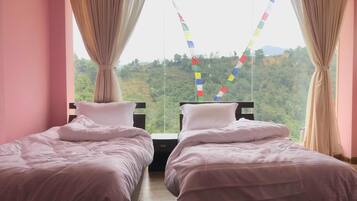 Classic-herbergi - útsýni yfir hæð | 1 svefnherbergi, vinnuaðstaða fyrir fartölvur