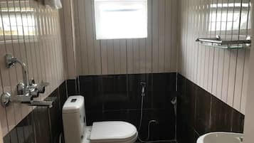 Shower, free toiletries, towels