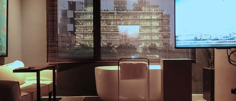 Design Room, 1 Double Bed, City View | Hypo-allergenic bedding, memory foam beds, desk, soundproofing