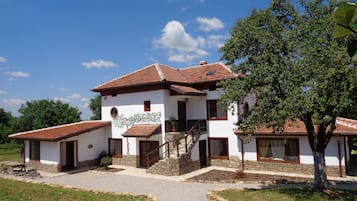 Vista frontal de la propiedad
