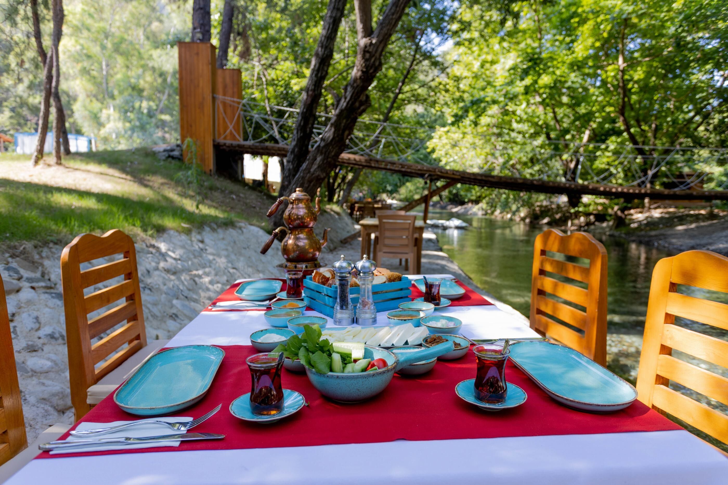 daily cooked-to-order breakfast (try 250 per person)